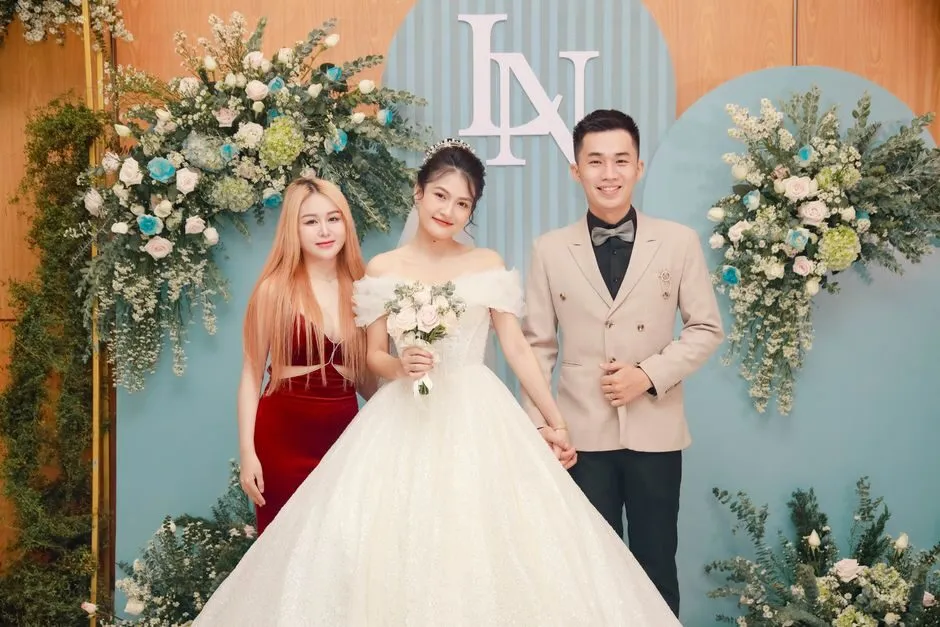 Dang Thu Thao Tien Dat Mo Phan
