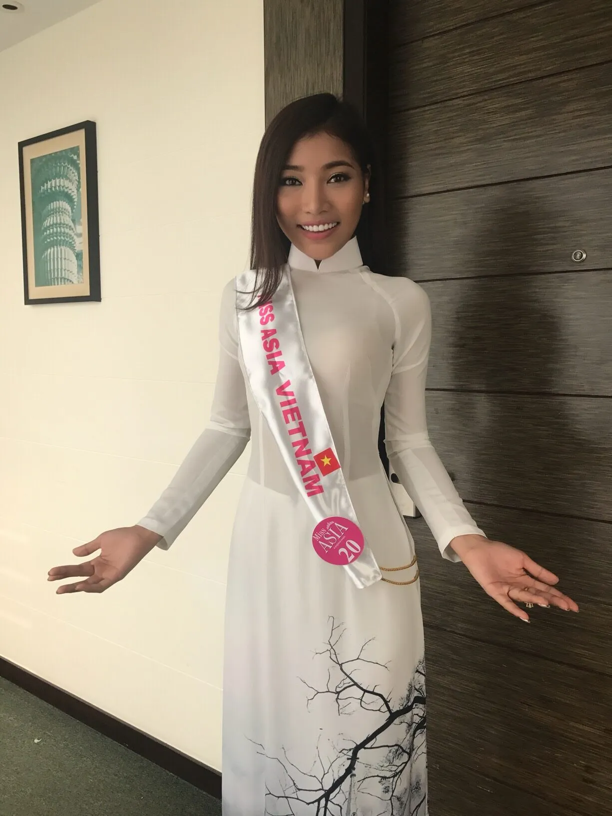 Linh Huynh Hoa hau Nhan ai Chau A H28