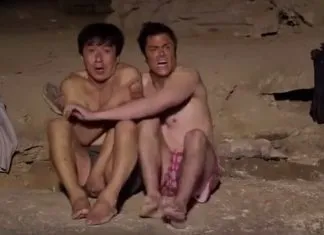 Thành Long và Johnny Knoxwille trong trong 'Skiptrace'.
